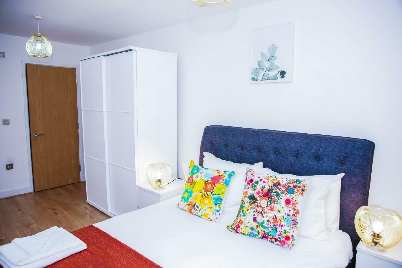 Riverside 2 Bed Apartment ลอนดอน ภายนอก รูปภาพ
