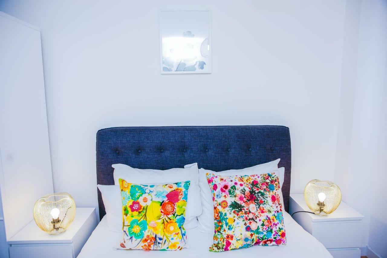 Riverside 2 Bed Apartment ลอนดอน ภายนอก รูปภาพ