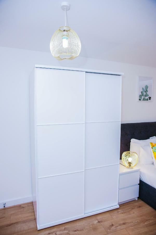 Riverside 2 Bed Apartment ลอนดอน ภายนอก รูปภาพ