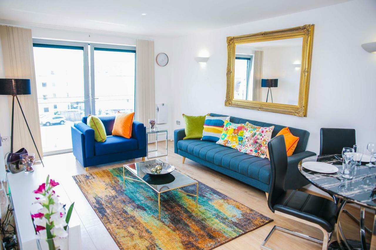 Riverside 2 Bed Apartment ลอนดอน ภายนอก รูปภาพ