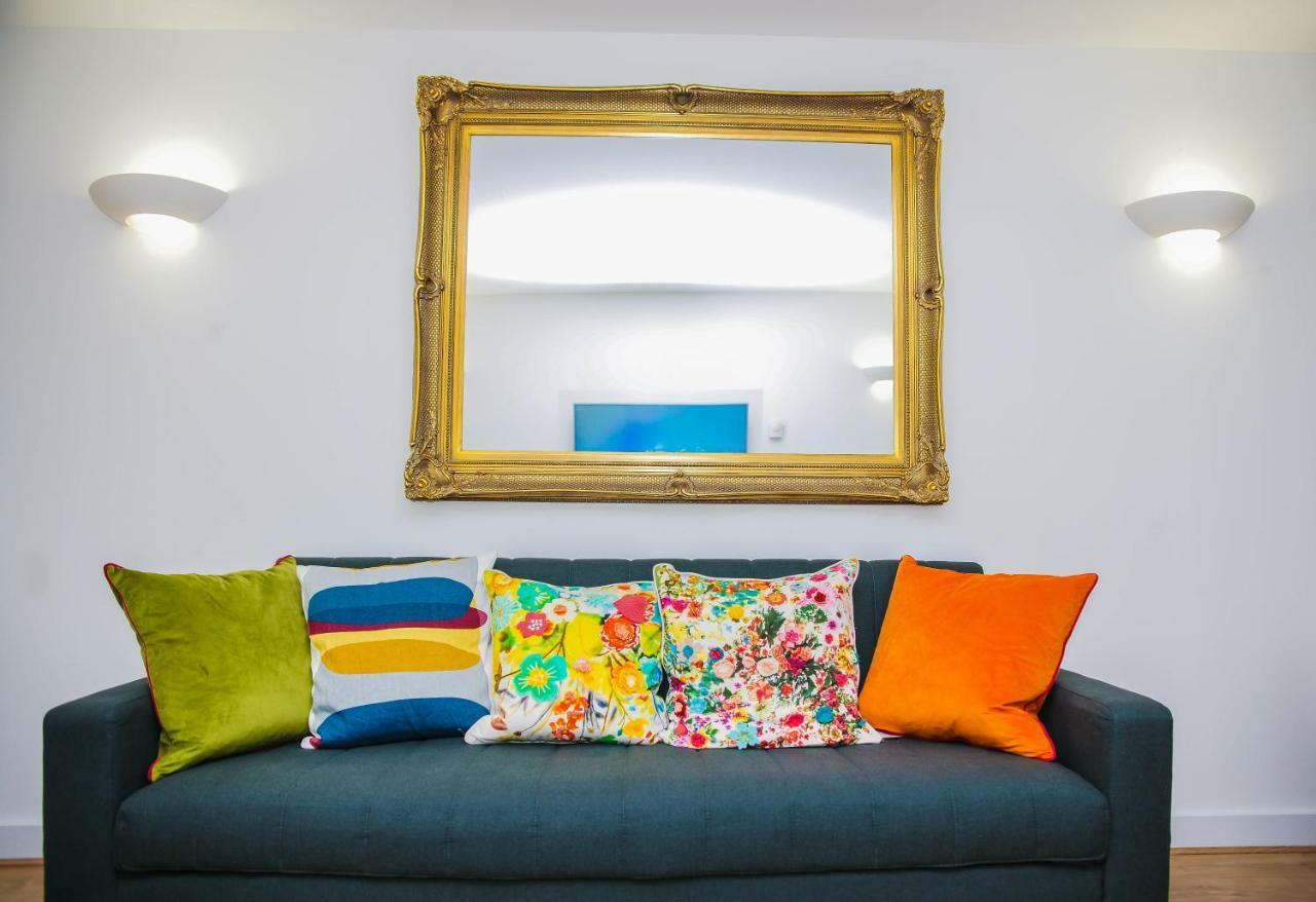 Riverside 2 Bed Apartment ลอนดอน ภายนอก รูปภาพ