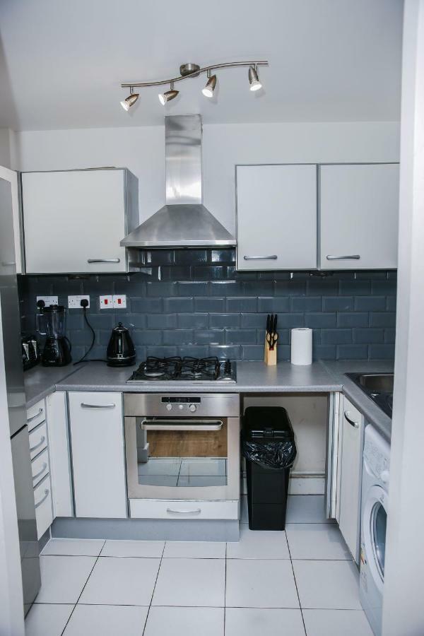 Riverside 2 Bed Apartment ลอนดอน ภายนอก รูปภาพ
