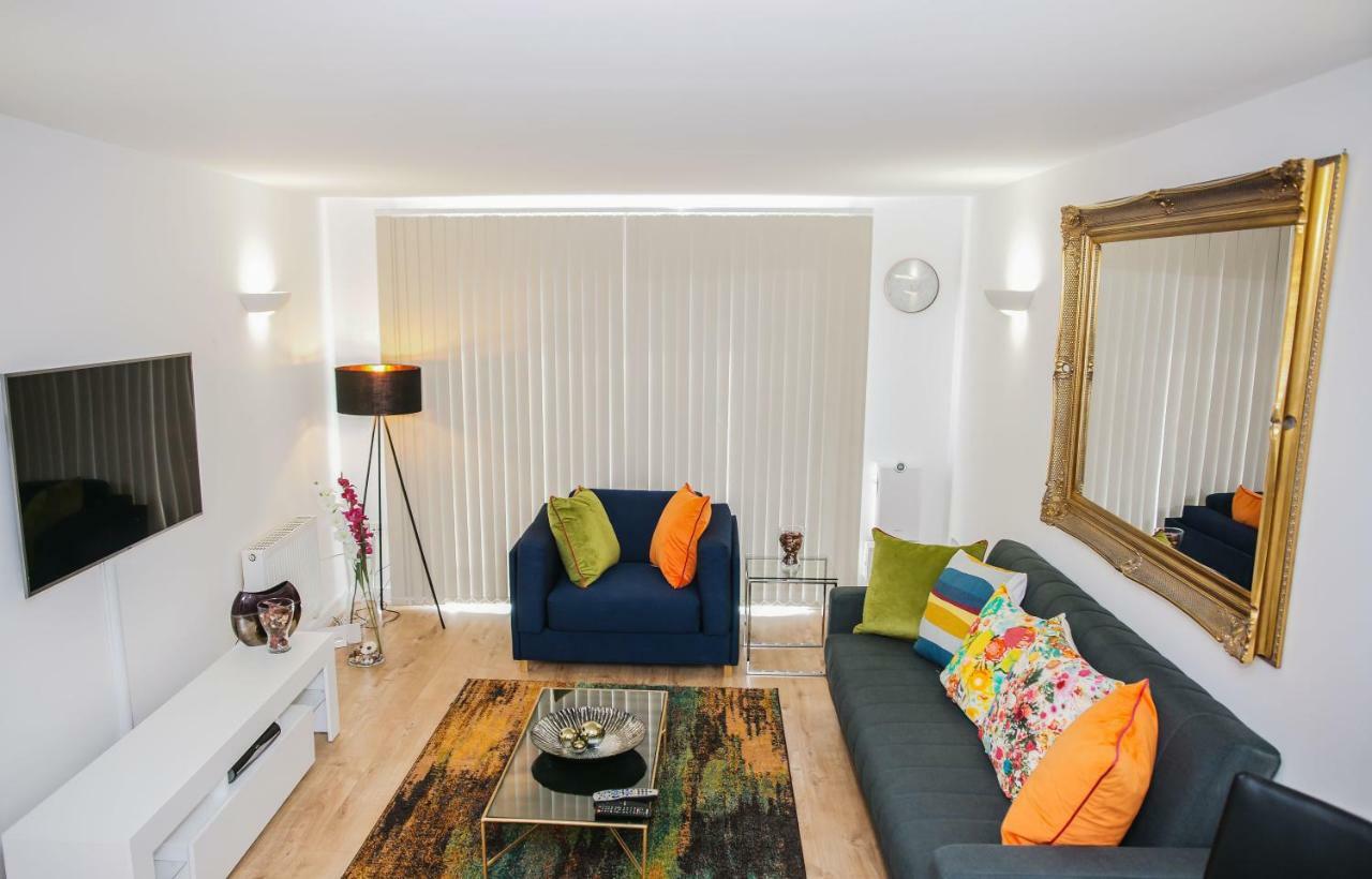 Riverside 2 Bed Apartment ลอนดอน ภายนอก รูปภาพ