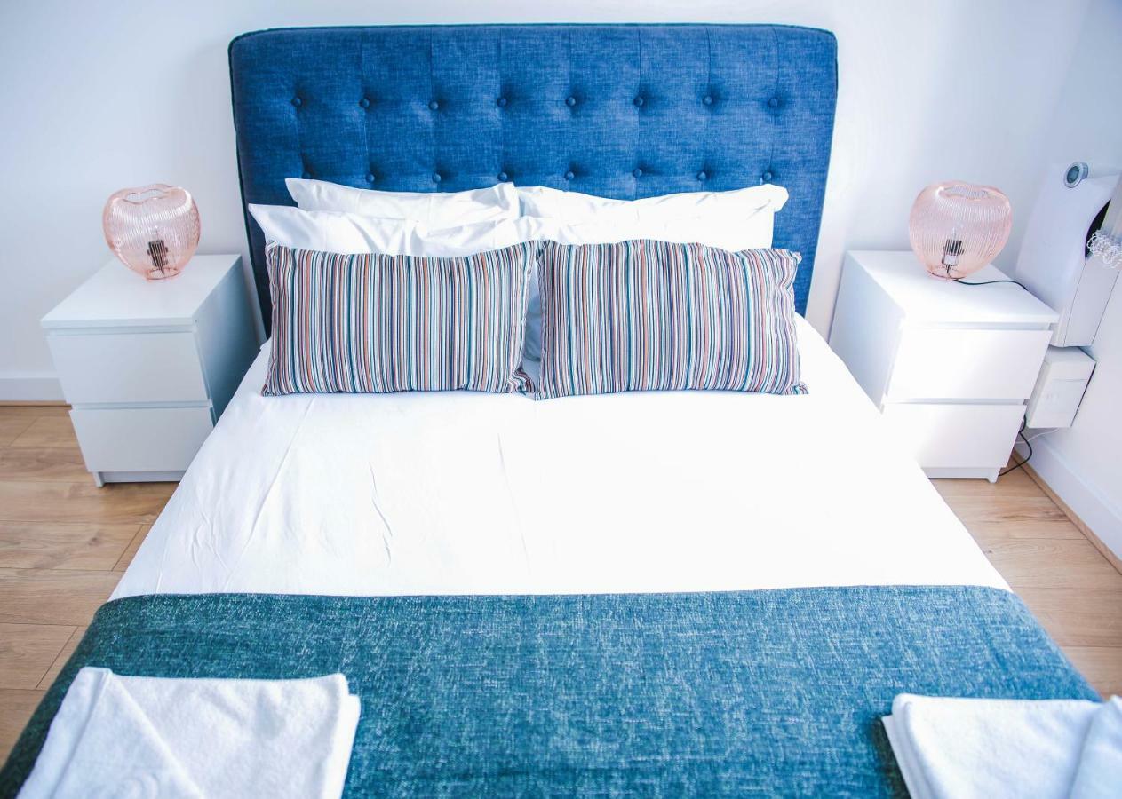 Riverside 2 Bed Apartment ลอนดอน ภายนอก รูปภาพ