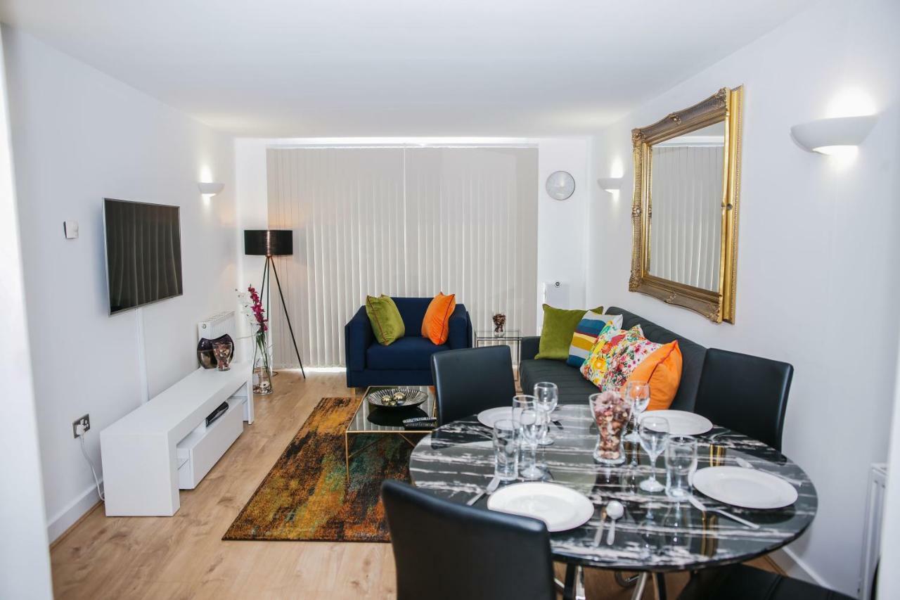 Riverside 2 Bed Apartment ลอนดอน ภายนอก รูปภาพ