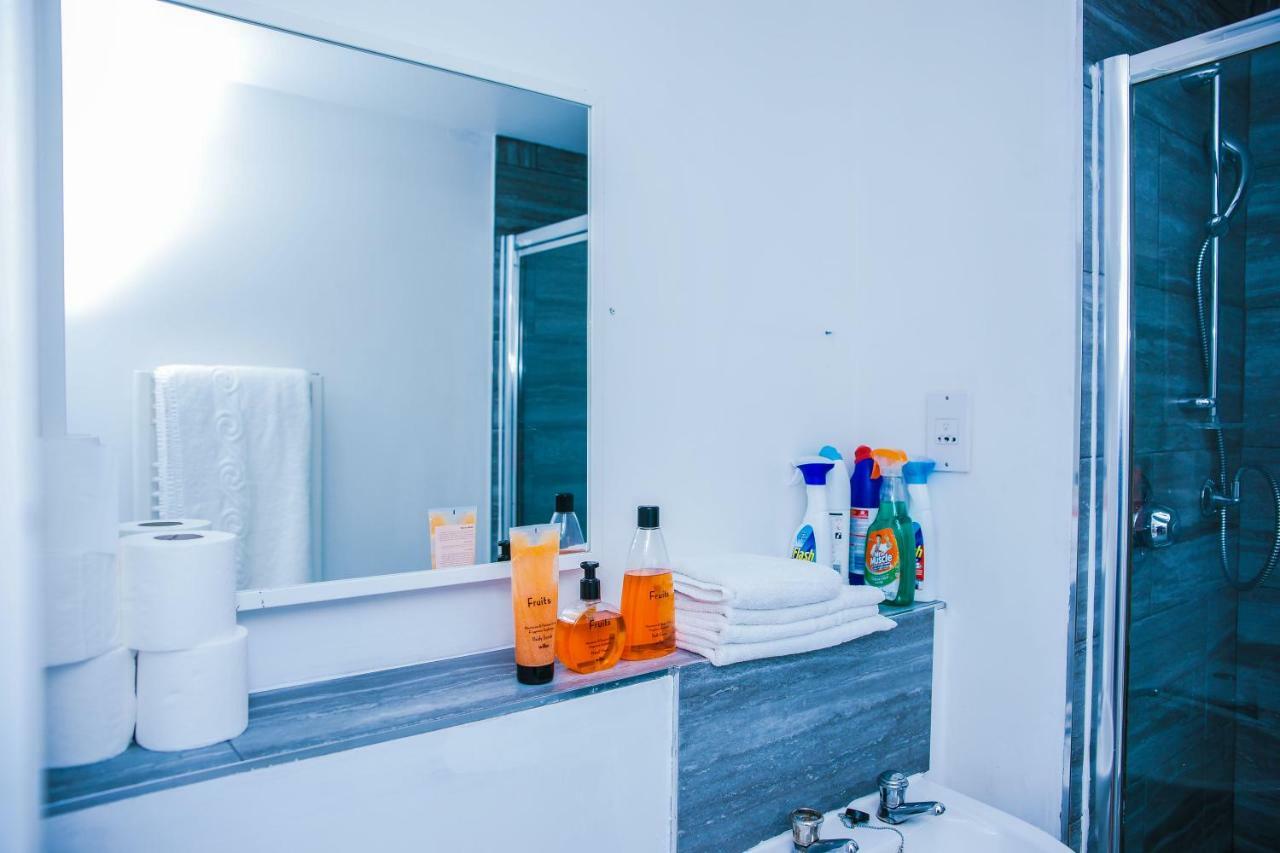 Riverside 2 Bed Apartment ลอนดอน ภายนอก รูปภาพ