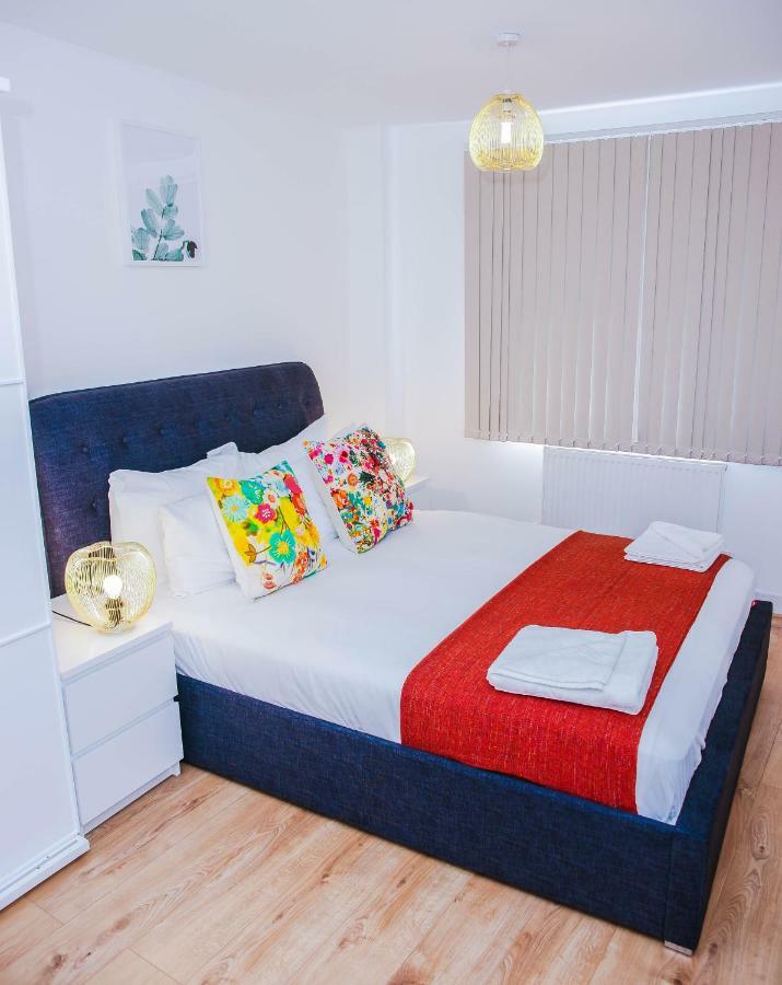 Riverside 2 Bed Apartment ลอนดอน ภายนอก รูปภาพ