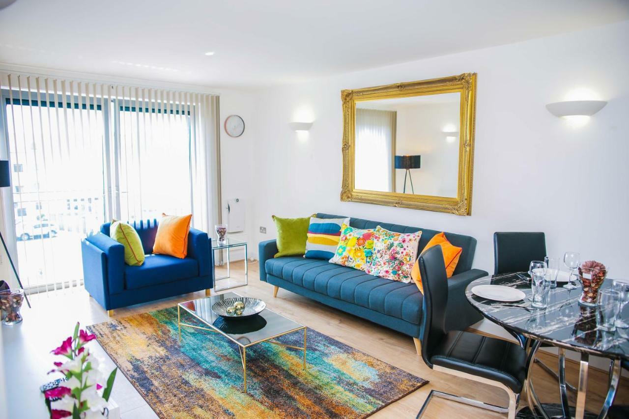 Riverside 2 Bed Apartment ลอนดอน ภายนอก รูปภาพ