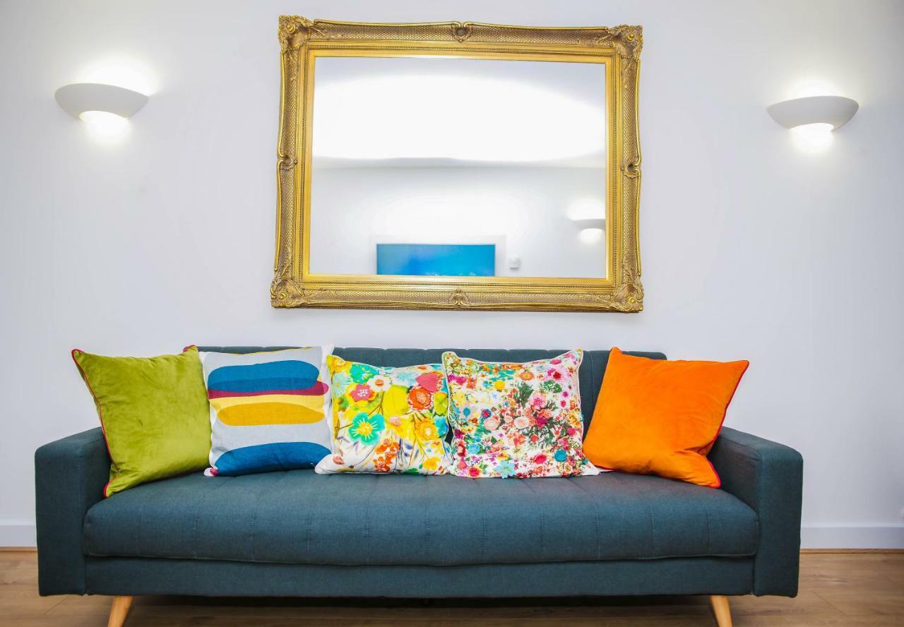 Riverside 2 Bed Apartment ลอนดอน ภายนอก รูปภาพ