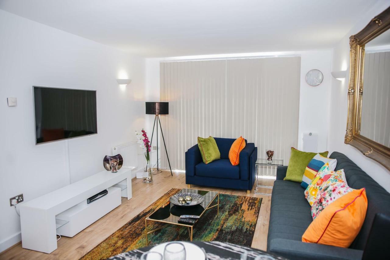 Riverside 2 Bed Apartment ลอนดอน ภายนอก รูปภาพ