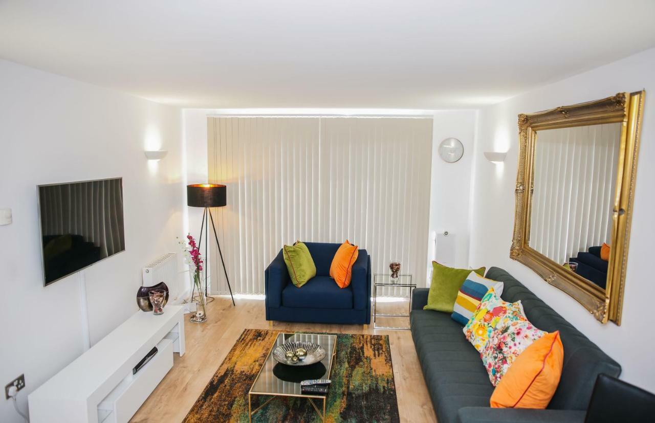 Riverside 2 Bed Apartment ลอนดอน ภายนอก รูปภาพ