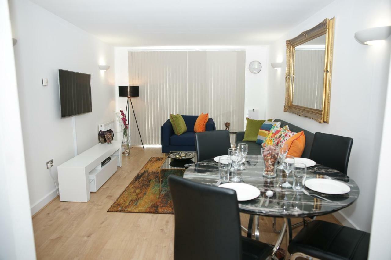Riverside 2 Bed Apartment ลอนดอน ภายนอก รูปภาพ